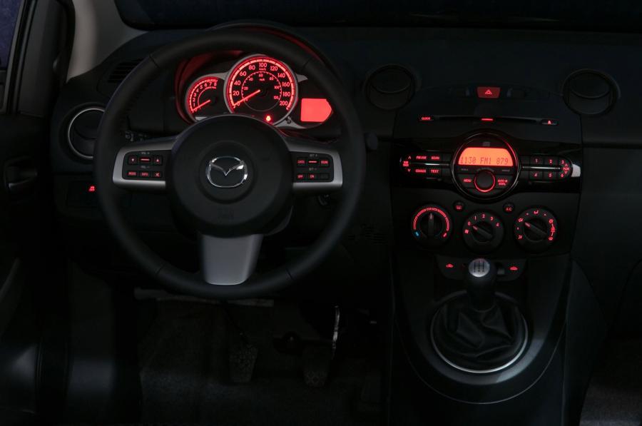  Mazda2 2010 года  (фото 176 из 183)